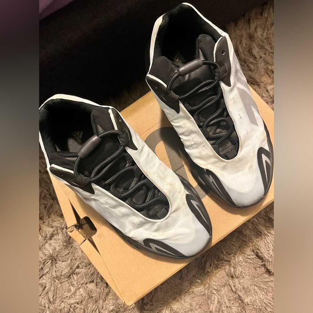 YEEZYS 700s